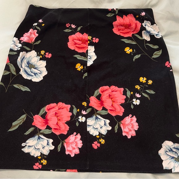 Old Navy Skirt - Picture 4 of 4